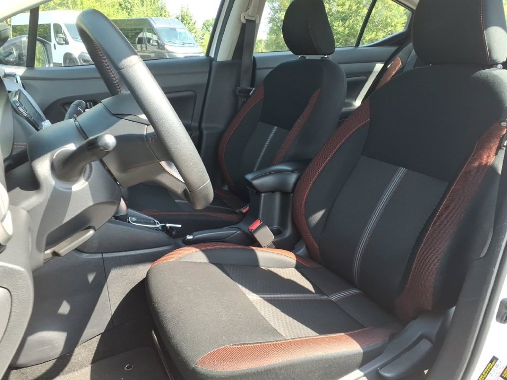 Used 2024 Nissan Versa SR FWD image 16