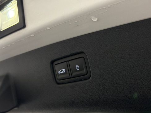 Used 2025 Genesis GV70 2.5T image 10