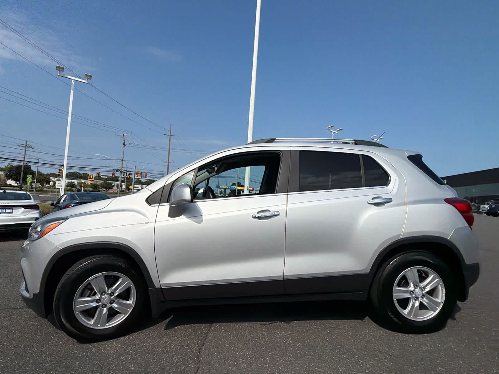 Certified 2018 Chevrolet Trax LT w/ LT Convenience Package FWD image 7