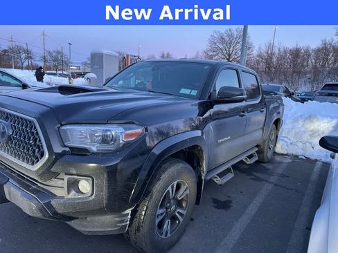 Used 2019 Toyota Tacoma TRD Sport image 1