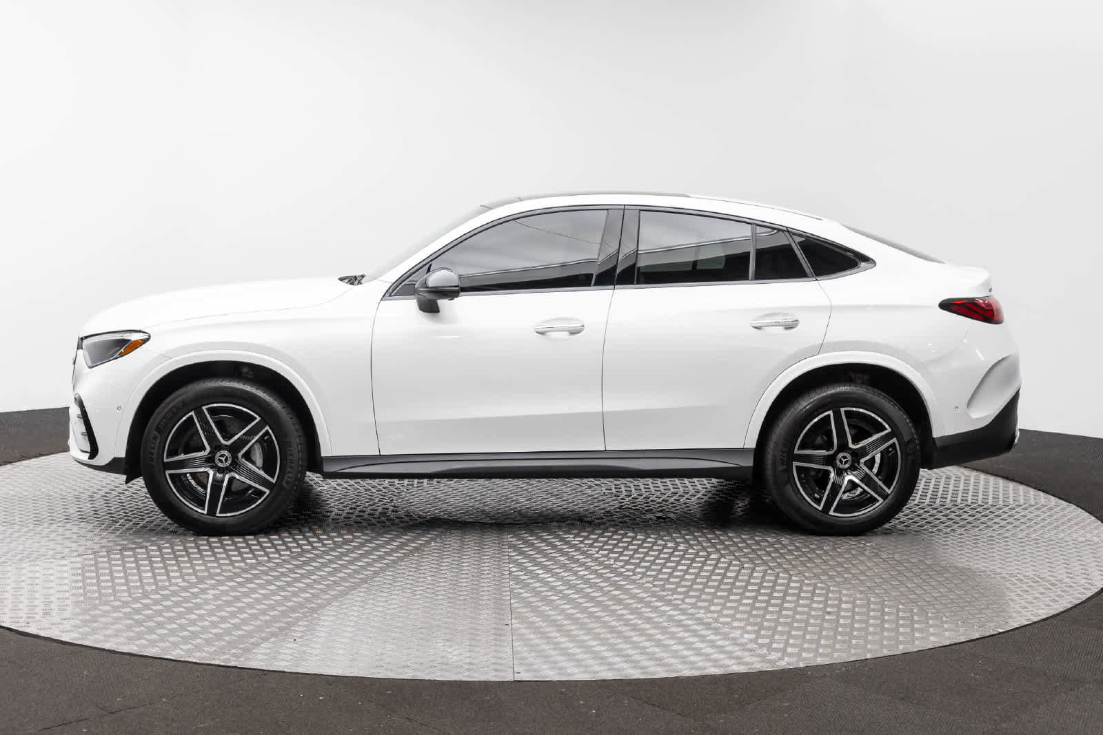 Used 2026 Mercedes-Benz GLC 300 4MATIC image 3