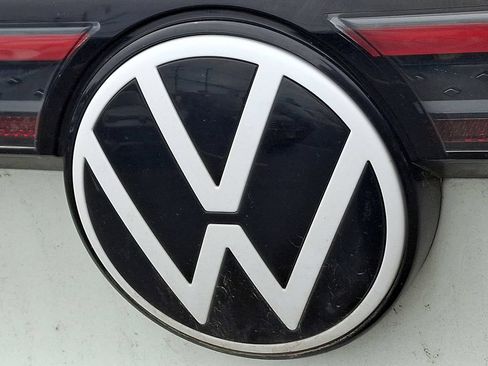 Certified 2025 Volkswagen ID.4 Pro RWD image 30