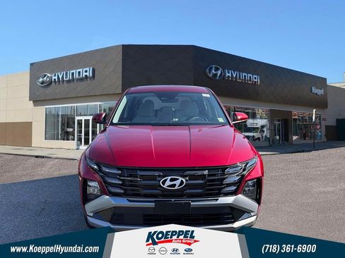 Certified 2025 Hyundai Tucson SE AWD/4WD image 2