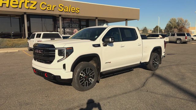 Used 2025 GMC Sierra 1500 AT4 w/ Technology Package AWD/4WD image 4