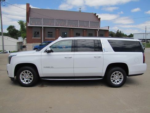 Used 2020 GMC Yukon XL SLT AWD/4WD image 2