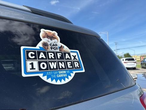 Used 2023 GMC Acadia SLT w/ Technology Package FWD image 23