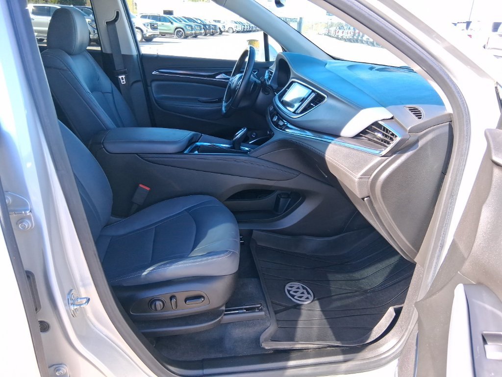 Used 2020 Buick Enclave Essence w/ Sound and Sites Package AWD/4WD image 11