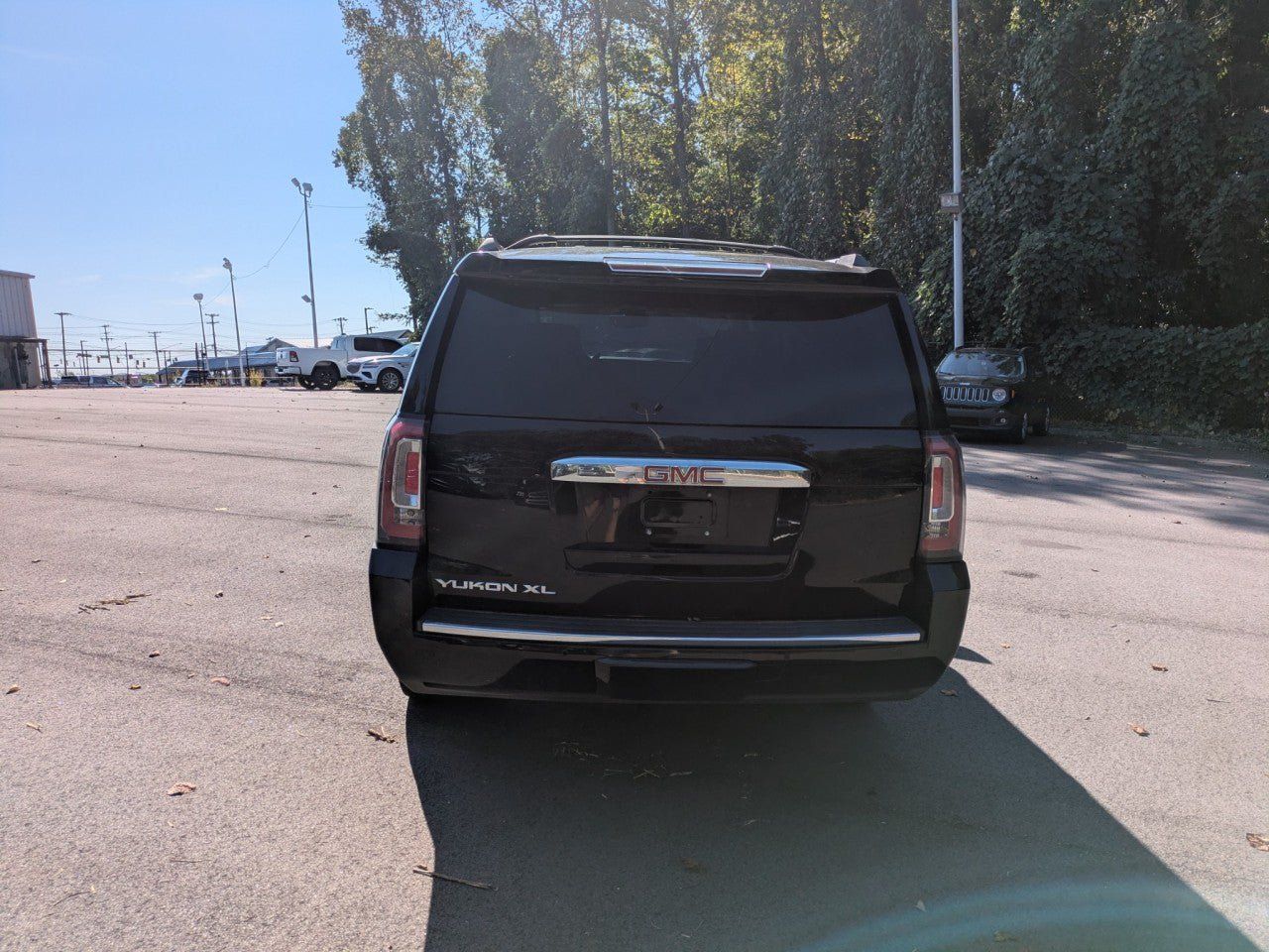Used 2015 GMC Yukon XL Denali w/ Open Road Package AWD/4WD image 4
