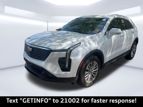 Used 2025 Cadillac XT4 Premium Luxury image 2