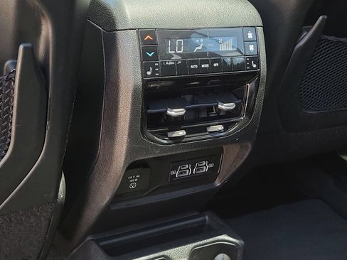 Used 2022 Jeep Grand Cherokee L Limited AWD/4WD image 22