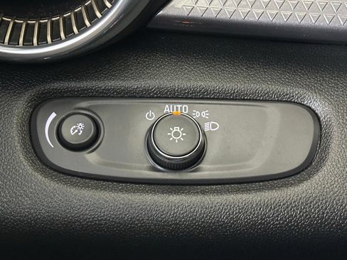 Used 2025 Chevrolet Trax ACTIV w/ Sunroof Package FWD image 10