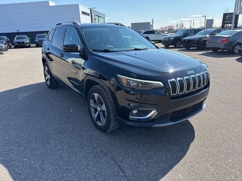 Used 2019 Jeep Cherokee Limited w/ Luxury Group image 3