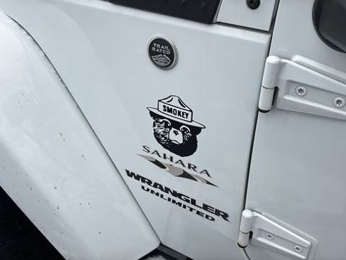 Used 2017 Jeep Wrangler Unlimited Sahara w/ Connectivity Group image 6