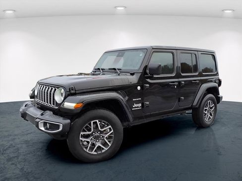 Used 2024 Jeep Wrangler Sahara image 2