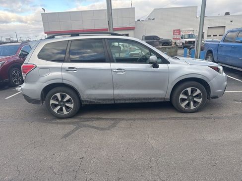 Used 2018 Subaru Forester 2.5i Premium w/ All-Weather Package image 4