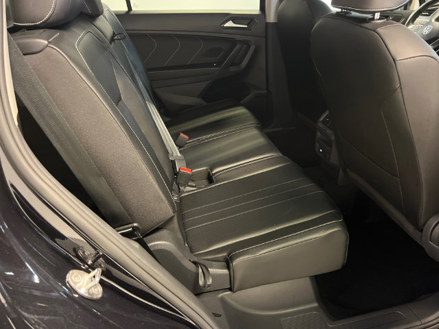 Used 2022 Volkswagen Tiguan SE FWD image 11