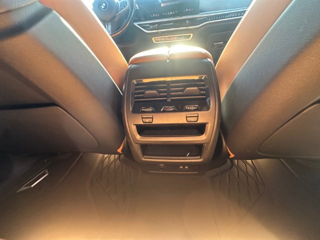 Used 2024 BMW X5 xDrive40i w/ M Sport Package AWD/4WD image 22