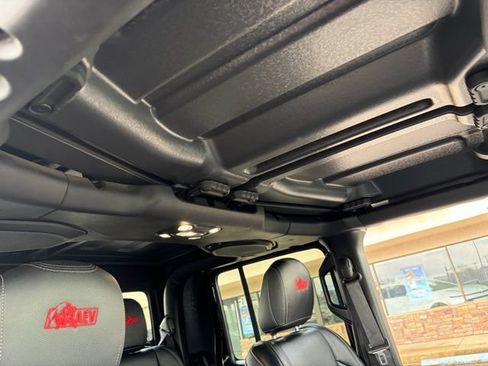 Used 2022 Jeep Gladiator Rubicon w/ LED Lighting Group AWD/4WD image 35