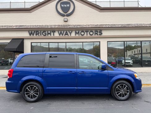 Used 2019 Dodge Grand Caravan GT image 2