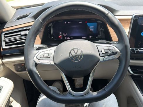 Used 2024 Volkswagen Atlas SE FWD image 28