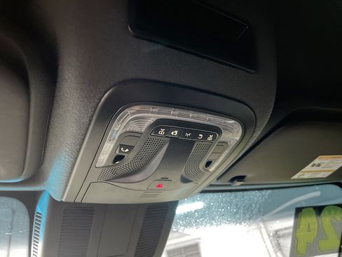 Used 2024 Mercedes-Benz Sprinter 2500 image 21