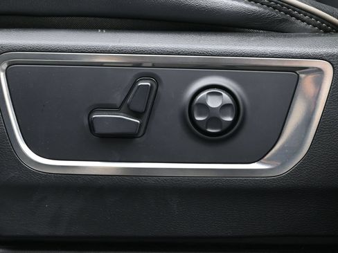 Used 2020 RAM 1500 Limited w/ Black Appearance Package AWD/4WD image 10