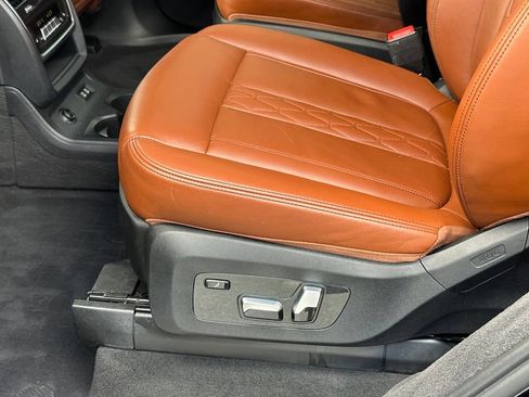 Used 2023 BMW X7 xDrive40i w/ Premium Package AWD/4WD image 37