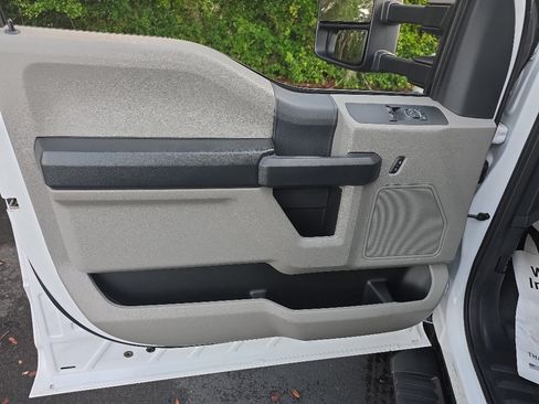 Certified 2022 Ford F550 2WD Regular Cab Super Duty image 11