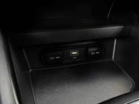 Used 2025 Kia Soul LX w/ LX Technology Package FWD image 23