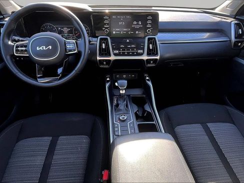 Used 2022 Kia Sorento LX AWD/4WD image 9