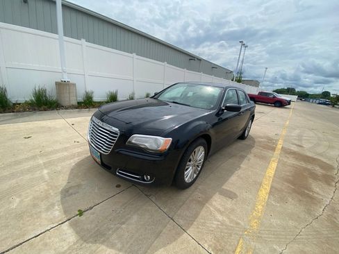 Used 2013 Chrysler 300 AWD w/ Driver Convenience Group image 3
