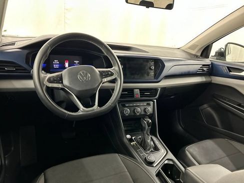 Used 2022 Volkswagen Taos SE w/ Panoramic Sunroof Package AWD/4WD image 19