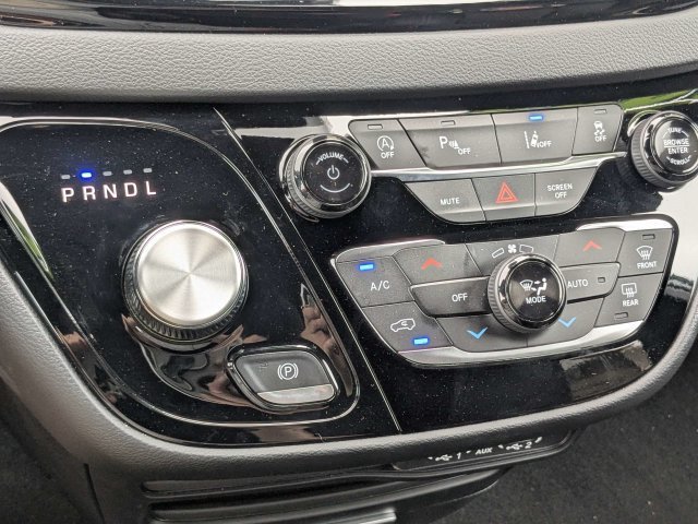 Used 2025 Chrysler Voyager LX FWD image 22