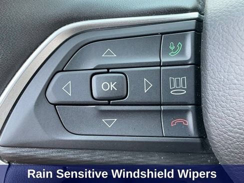 Used 2025 Jeep Grand Cherokee Altitude AWD/4WD image 33