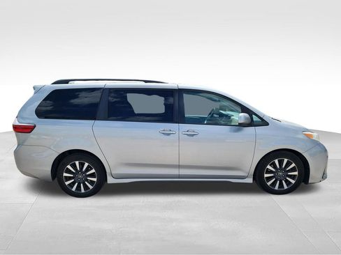 Used 2019 Toyota Sienna LE AWD/4WD image 10