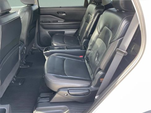 Used 2024 Nissan Pathfinder SL w/ SL Premium Package image 11