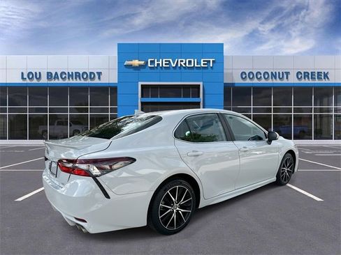 Used 2024 Toyota Camry SE image 8