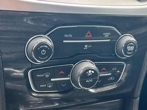 Used 2019 Chrysler 300 Touring RWD image 19