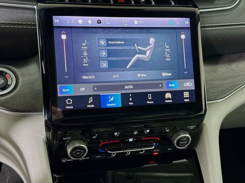 Used 2022 Jeep Grand Cherokee Overland image 8