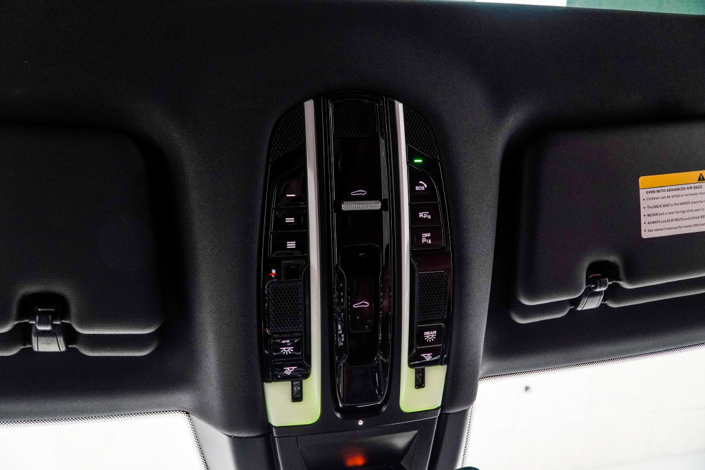 Used 2023 Porsche Cayenne w/ Premium Package AWD/4WD image 47