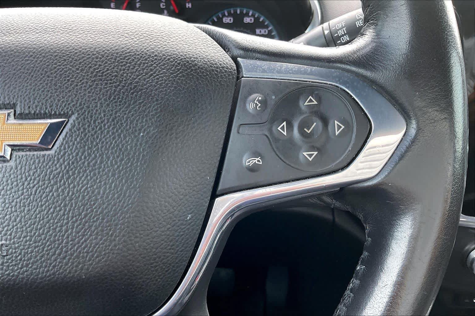 Used 2022 Chevrolet Traverse LT FWD image 23