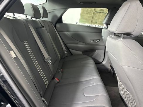 Used 2025 Hyundai Elantra SEL FWD image 28