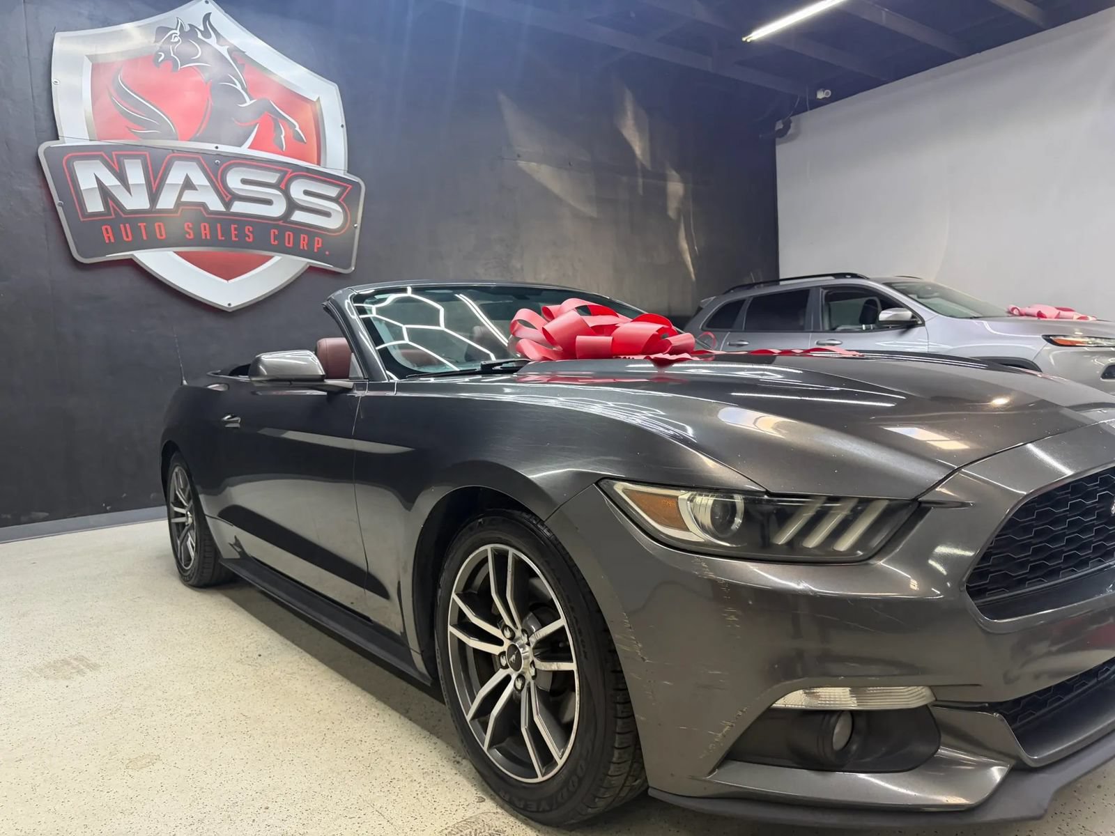 Used 2016 Ford Mustang Premium RWD image 4