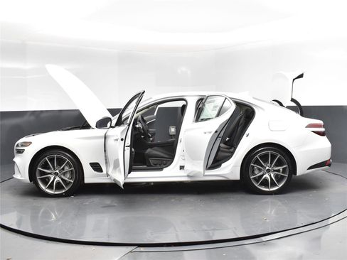 Used 2025 Genesis G70 2.5T image 20