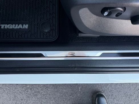 Used 2023 Volkswagen Tiguan SE R-Line image 16