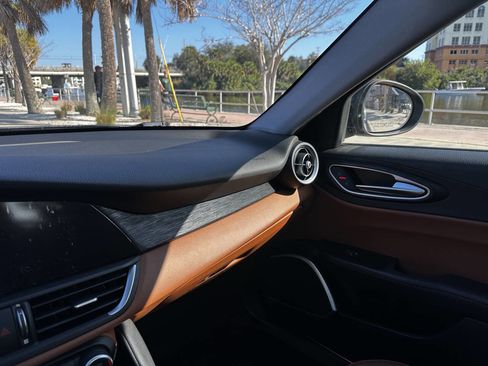 Used 2019 Alfa Romeo Giulia AWD image 9