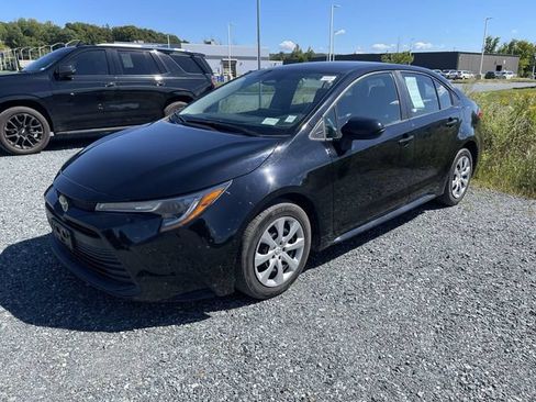 Used 2024 Toyota Corolla LE FWD image 3
