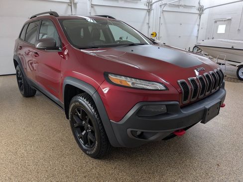 Used 2016 Jeep Cherokee Trailhawk w/ Leather Interior Group AWD/4WD image 5