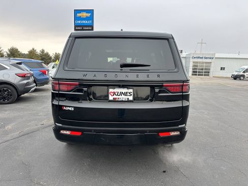 Used 2024 Jeep Wagoneer Series II AWD/4WD image 9