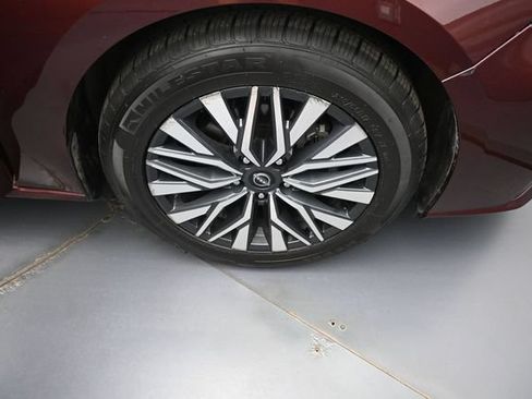 Used 2025 Nissan Altima 2.5 SV FWD image 23